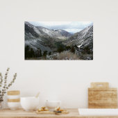 Fahrt durch die schneebedeckten Berge der Sierra N Poster (Küche)