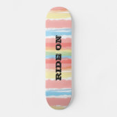 Fahrt mit blaurosa gelben Wasserfarben Streifen Skateboard (Vorderseite)