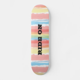 Fahrt mit blaurosa gelben Wasserfarben Streifen Skateboard
