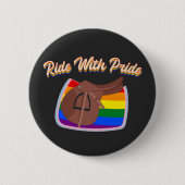 Fahrt mit Stolz - LGBTQ+ Englisch Sattel und Pad Button (Vorderseite)