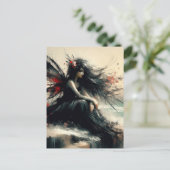 Faia auf einer Seeklippe in schwarzem Kleid Postkarte (Stehend Vorderseite)