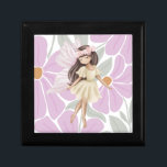 Fairy Blume Girls Erinnerungskiste<br><div class="desc">Eine magische Fee vor einer Blume Keramik Kachel vor einem jungen Mädchenzimmer. Ein Ort,  um ihren Schmuck und ihre Schätze zu speichern.</div>