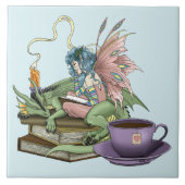 Fairy Dragon liest Tee Freundschaft  Fliese (Vorderseite)