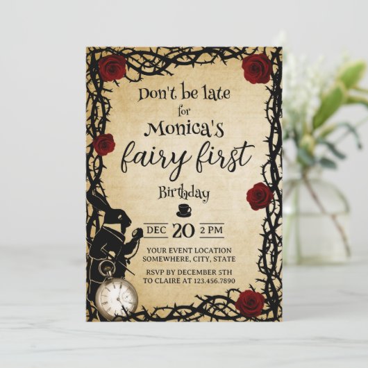 Fairy First Birthday Alice im Wunderland Einladung (Stehend Vorderseite)