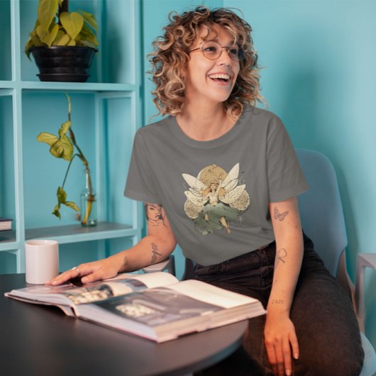 Fairy fliegt am Himmel T-Shirt