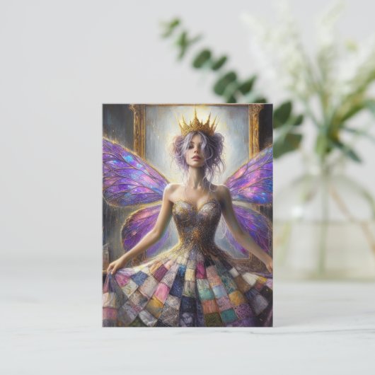 Fairy in einem gequilten Kleid, das beim Spiegel s Postkarte (Stehend Vorderseite)