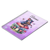 Fairy in Hoodie Viola spielen auf einem Pilz Notizblock (Linke Seite)