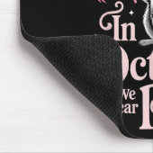 Fairy Raccoon im Oktober tragen wir rosa Brustkreb Mousepad (Ecke)