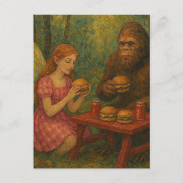 Fairy und Sasquatch essen Cheeseburgers im Wald Postkarte