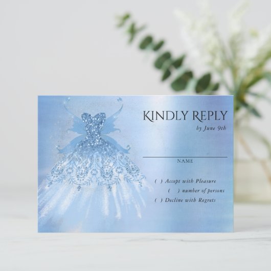 Fairy Wing Ice Gown | Frost Blue Iridescent Sheen RSVP Karte (Stehend Vorderseite)
