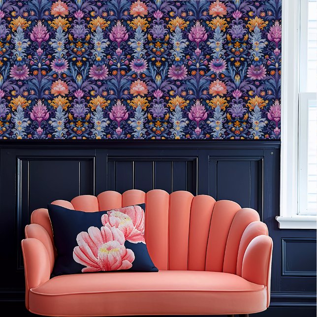 Fairycore Lila- und orangefarbene Blüten Tapete (Fairycore All-Watching Purple & Orange Floral Wallpaper above a coral scalloped sofa.)