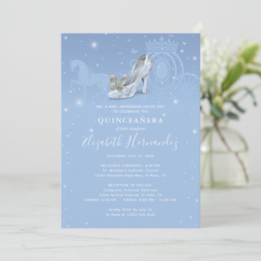 Fairytale Baby Blue Gold Cinderella Quinceanera Einladung (Stehend Vorderseite)
