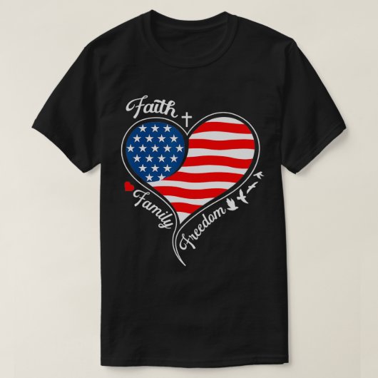 Faith Family Freedom Patriotic Cross Herz Ameri T-Shirt (Design vorne)