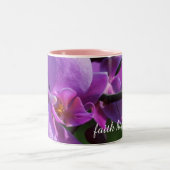 Faith Hope Love Monogram Name Pink Orchid Blossoms Zweifarbige Tasse (Mittel)