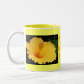 Faith Hope Love Monogram Name Vine Yellow Blossoms Zweifarbige Tasse (Links)