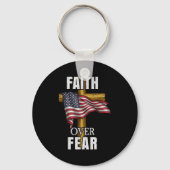 Faith Over Fear Christian Cross American Flag Tee Schlüsselanhänger (Vorderseite)