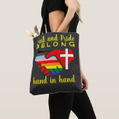Faith Priong Hand in Hand Rainbow Flag Cross Tasche (Von Nahem)
