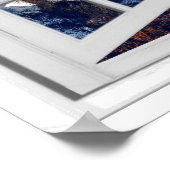 Fake-Fenster mit schneebedeckten Bergspitzen Poster (Ecke)