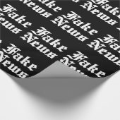 Fake News Geschenkpapier (Ecke)