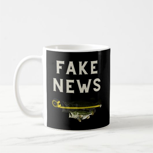 Fake News Große Mouth Bass Fischen Kaffeetasse (Links)