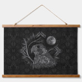 Falcon Full Moon Monogram Wandteppich Mit Holzrahmen (Vorne)