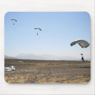 Falfallschirmpullover Mousepad