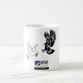 Falke gegen Tauben-Tasse Kaffeetasse (Mittel)