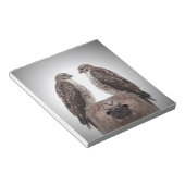 Falken auf einem Posten Notizblock (angewinkelt)