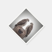 Falken auf einem Posten Serviette (Ecke)