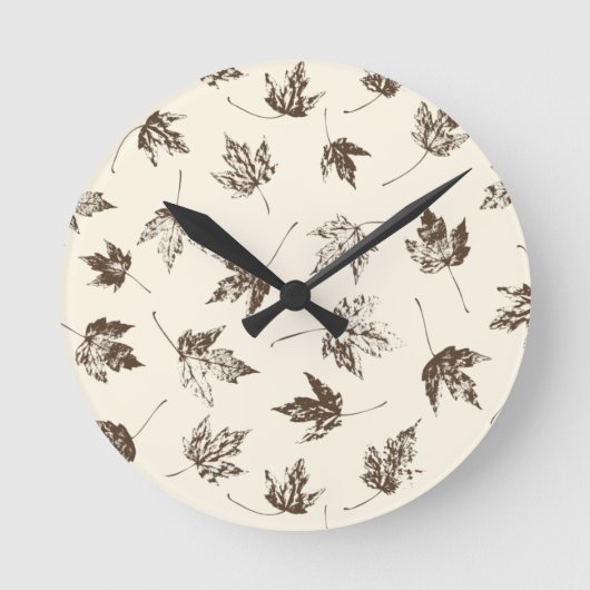 Fall Ahorn Verlasse auf Creme - nahtloses Muster. Runde Wanduhr (Vorderseite)