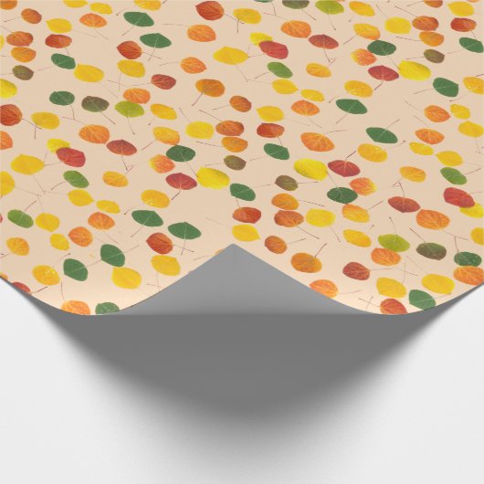 Fall Aspen Blätter über Pastellfarben Orange Jeden Geschenkpapier (Ecke)