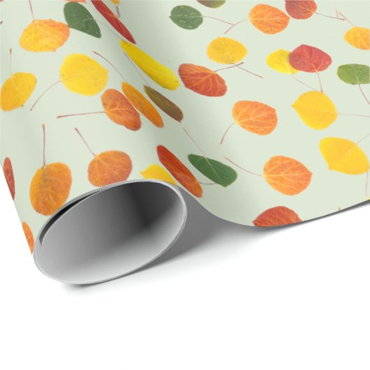 Fall Aspen Blätter über pastellgrünen Jeden Anlaß Geschenkpapier (Rolleneckpunkt)