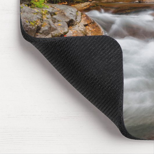 Fall bei Jefferson Brook, New Hampshire Mousepad (Ecke)