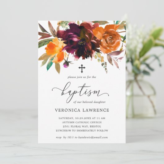 Fall Blumenorange Burgund Rustikale Taufe Girl Einladung (Stehend Vorderseite)
