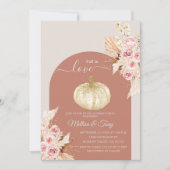 Fall Boho Arch Pumpkin Falling in Liebe Einladung (Vorderseite)