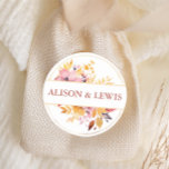 Fall Burgundy Foliage Wedding Runder Aufkleber<br><div class="desc">Ideal für den Frühlingskiefer und die cremefarbenen Paletten. Schöne Blumen im Wasser in Rosa,  Gelb und Orange.</div>