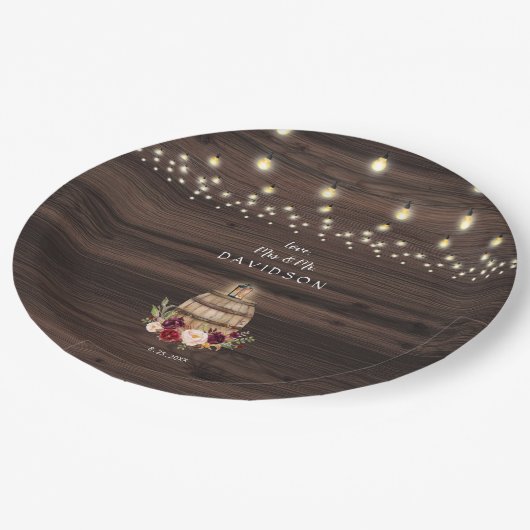 Fall Burgundy Wine Barrel Floral Wedding Pappteller (Schrägansicht)