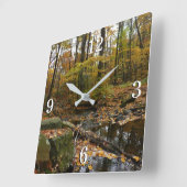 Fall Creek mit Blick auf den Laurel Hill Park Quadratische Wanduhr (Winkel)