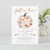 Fall der Liebe Floral Pumpkin Brautparty Einladung (Stehend Vorderseite)