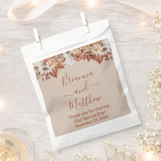 Fall Floral Bouquet auf Taupe Gefallen Tasche Geschenktütchen (Ausgeschnitten)