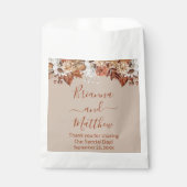 Fall Floral Bouquet auf Taupe Gefallen Tasche Geschenktütchen (Vorderseite)