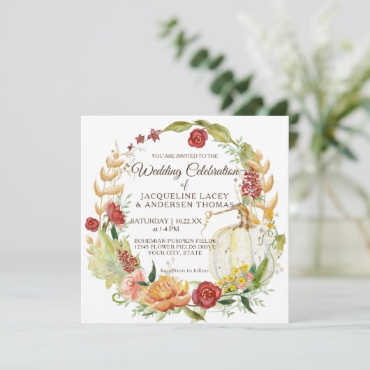 Fall Floral Burgundy White Pumpkin Wreath Wedding Einladung (Stehend Vorderseite)