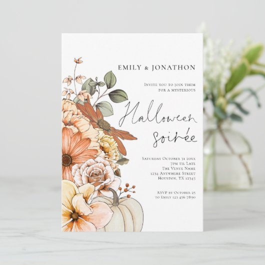 Fall Floral Pumpkin Script-Halloween-Party Einladung (Stehend Vorderseite)