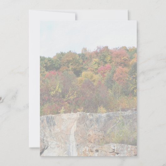 Fall Foliage Along Rock Cliff Nature Einladung (Rückseite)