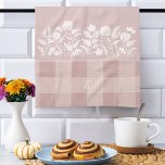 Fall Foliage Autumn Flowers & Foliage Pink Plaid Geschirrtuch<br><div class="desc">Fall in love with the perfect combination of beautiful fall foliage, autumn flowers, and cozy plaid with our fall-style cozy chic home decor tea towel. Personalize with your own unique monogram and transform your space into a cozy sanctuary for unforgettable Thanksgiving gatherings and fall home decorating. Illustrations are hand-drawn original...</div>