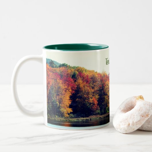 Fall Foliage Pond Nature Personalisiert Zweifarbige Tasse (Mit Donut)