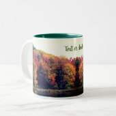 Fall Foliage Pond Nature Personalisiert Zweifarbige Tasse (Vorderseite Links)
