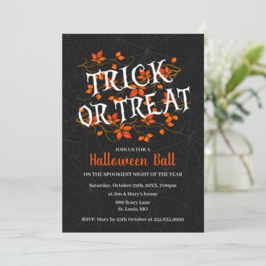 Fall Foliage Trick oder Treat Halloween-Party Einladung (Stehend Vorderseite)