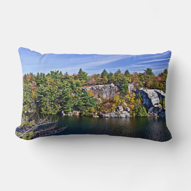 Fall Foliage um den Minnewaska-See Lendenkissen (Vorderseite)