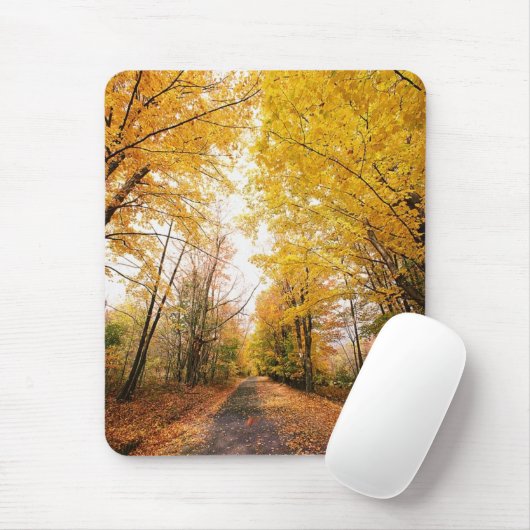 Fall Foliage Walking Path Mousepad (Mit Mouse)
